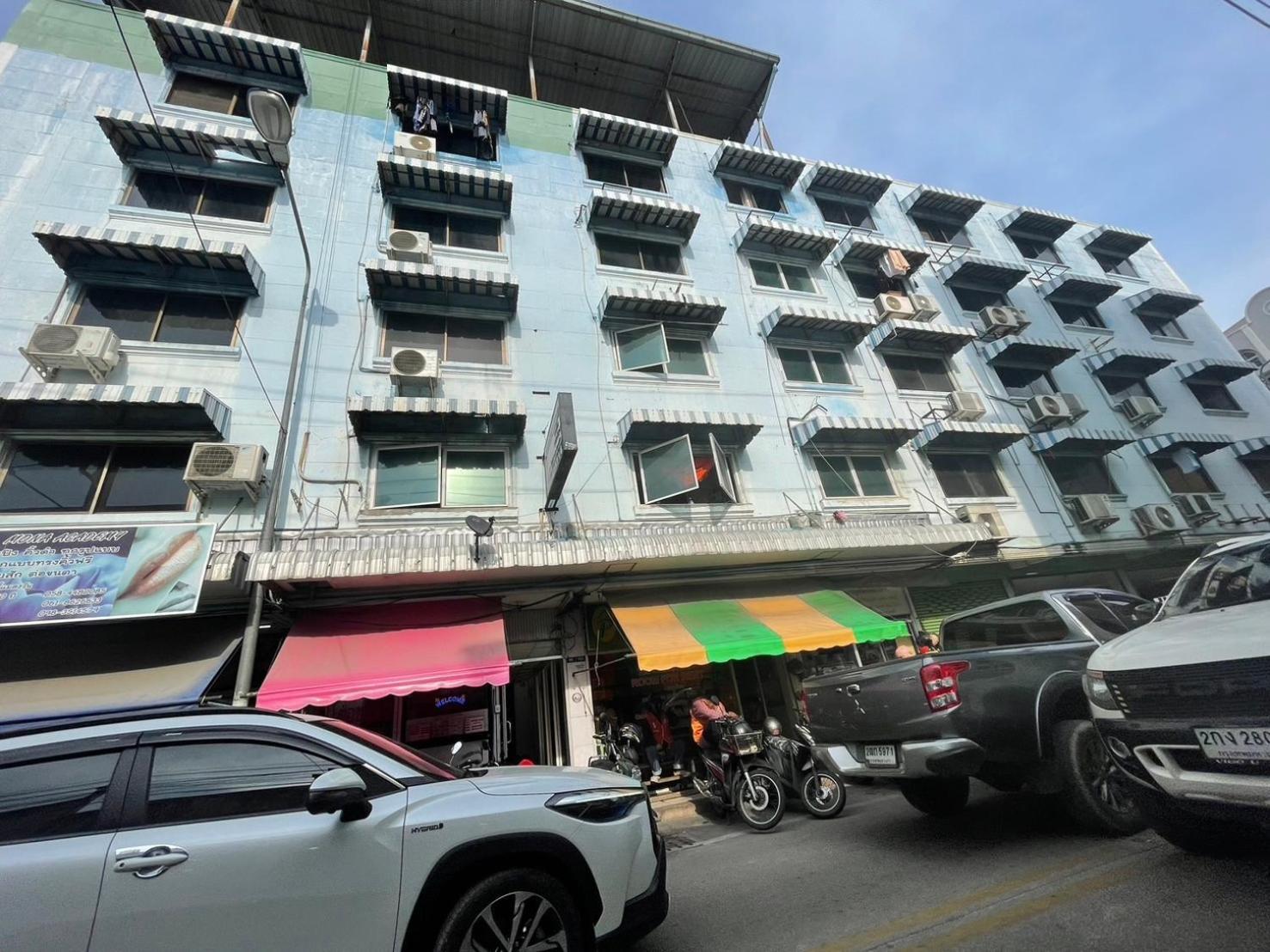 Oyo 75494 President Apartment Pattaya Ngoại thất bức ảnh