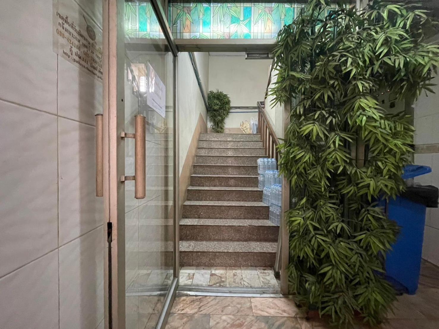 Oyo 75494 President Apartment Pattaya Ngoại thất bức ảnh