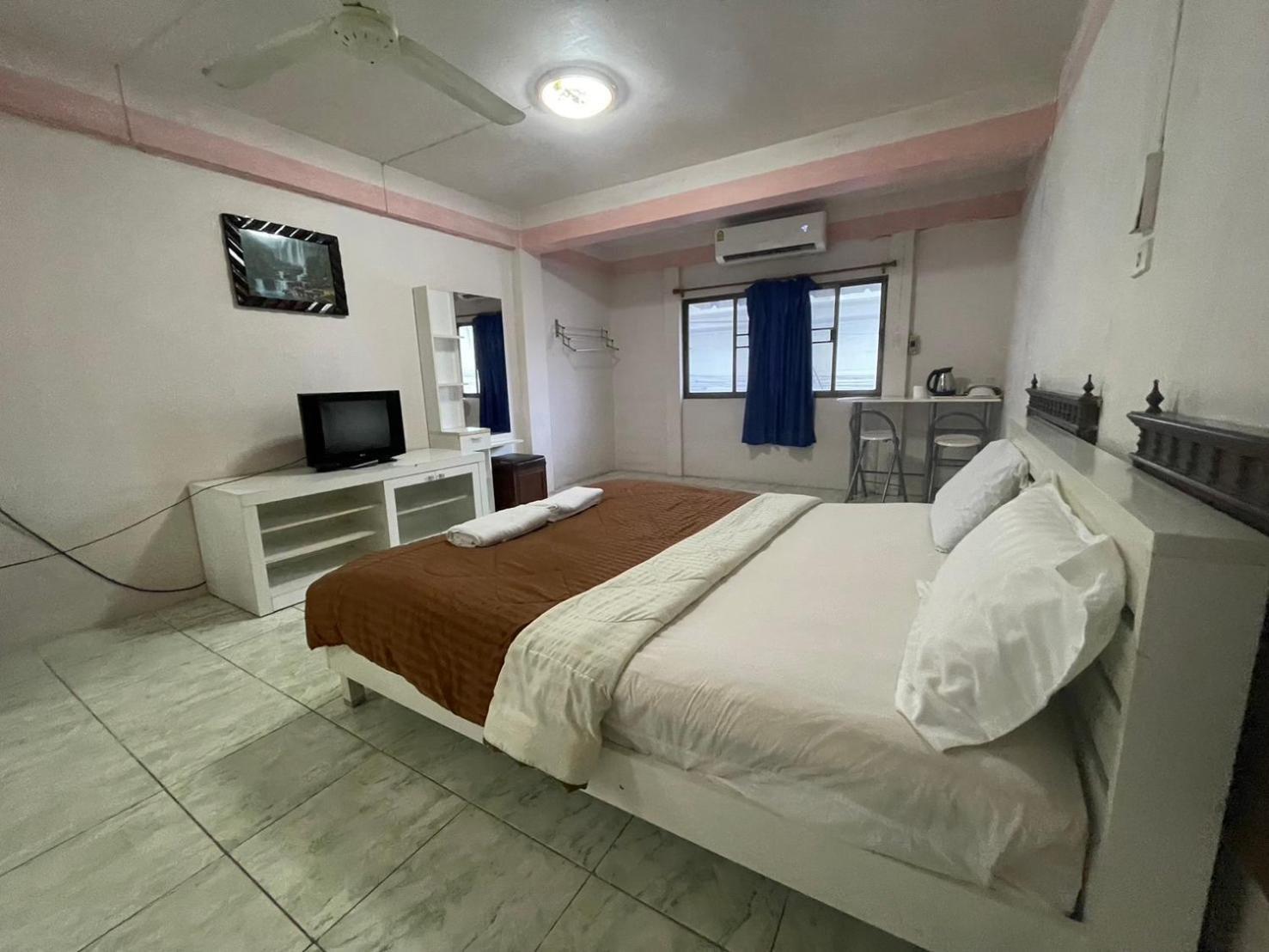Oyo 75494 President Apartment Pattaya Ngoại thất bức ảnh