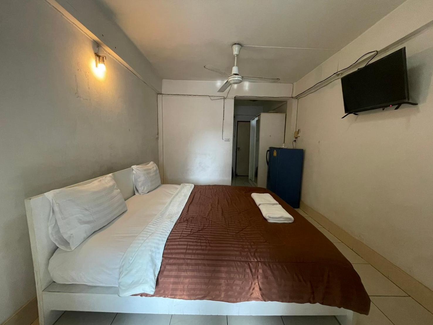 Oyo 75494 President Apartment Pattaya Ngoại thất bức ảnh
