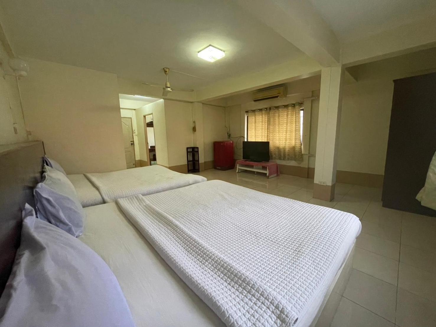 Oyo 75494 President Apartment Pattaya Ngoại thất bức ảnh
