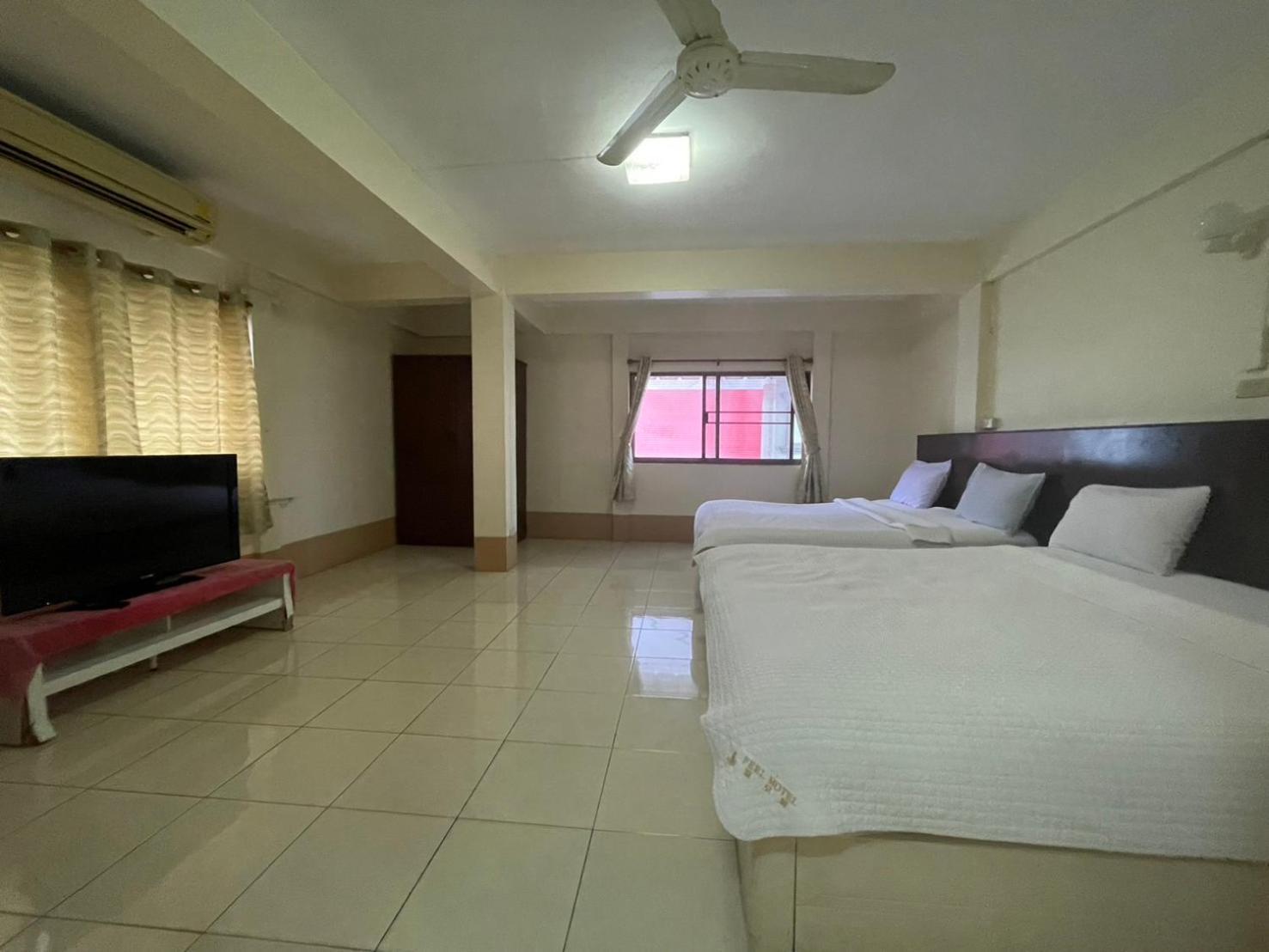 Oyo 75494 President Apartment Pattaya Ngoại thất bức ảnh