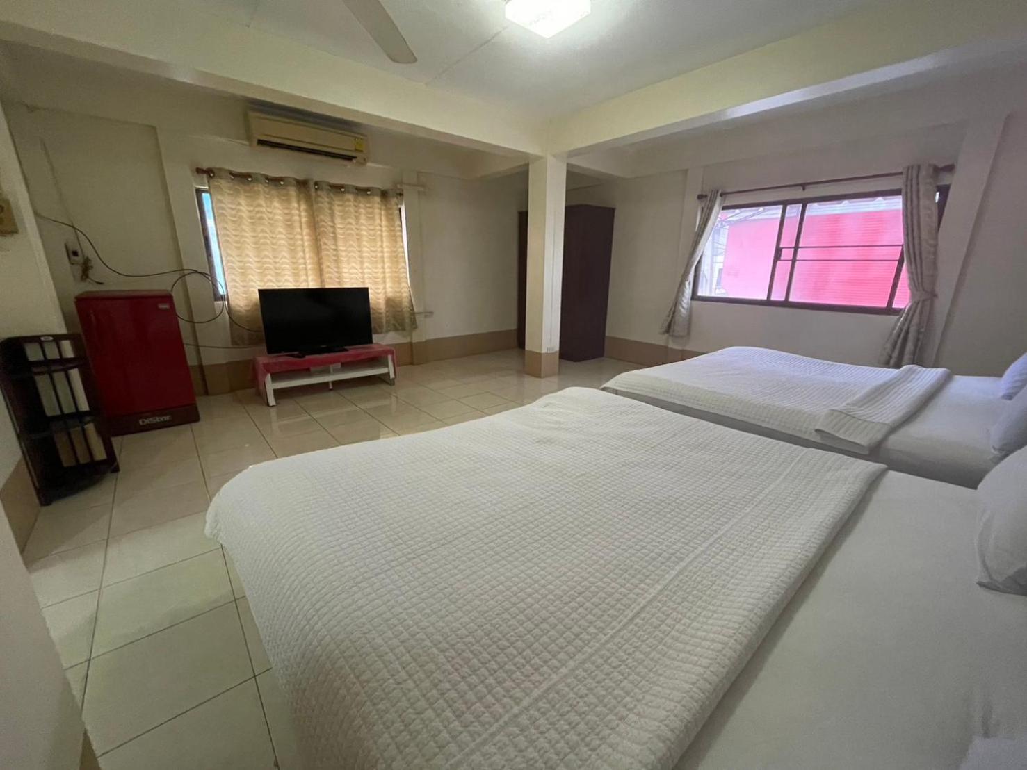 Oyo 75494 President Apartment Pattaya Ngoại thất bức ảnh