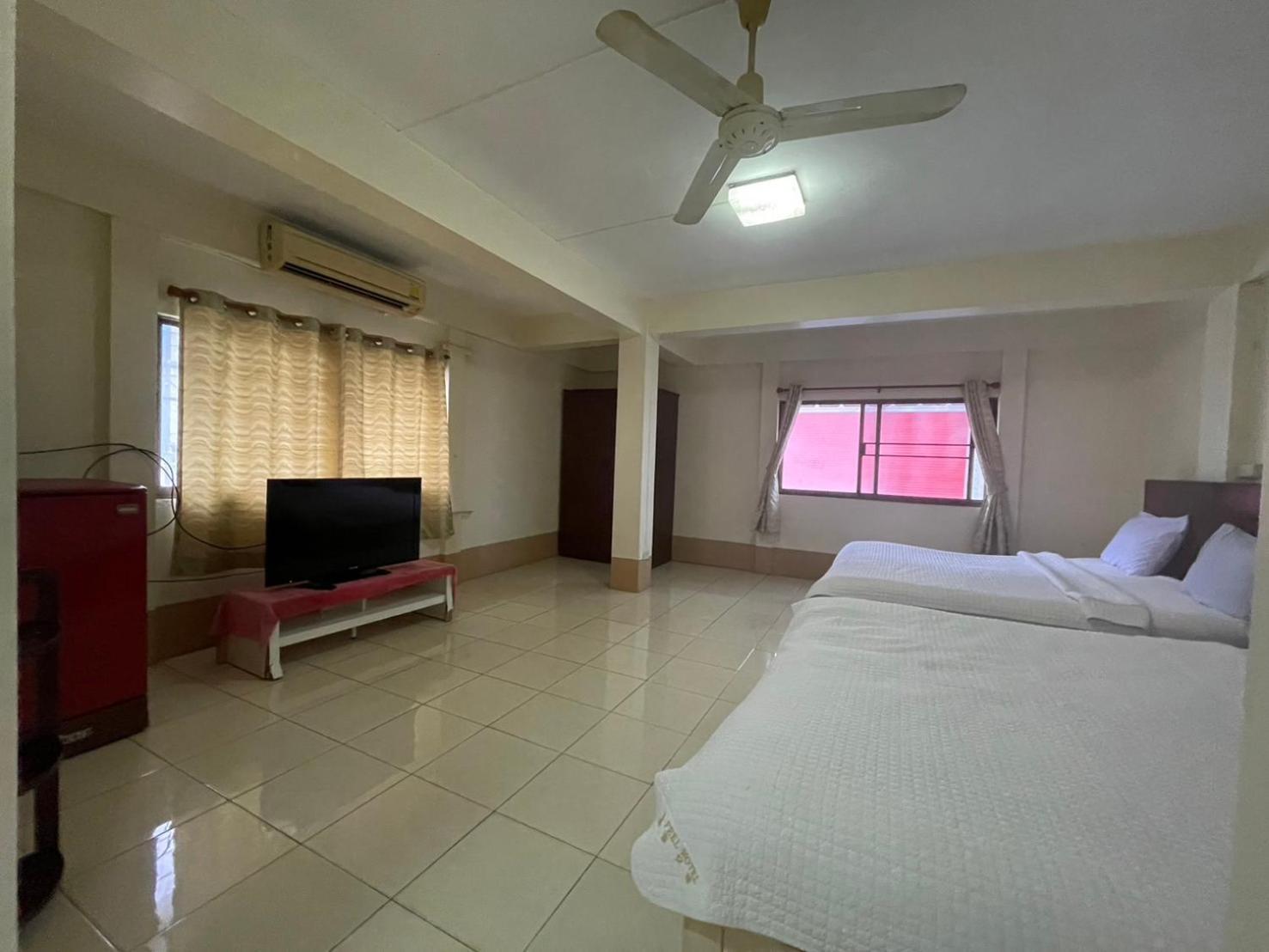 Oyo 75494 President Apartment Pattaya Ngoại thất bức ảnh