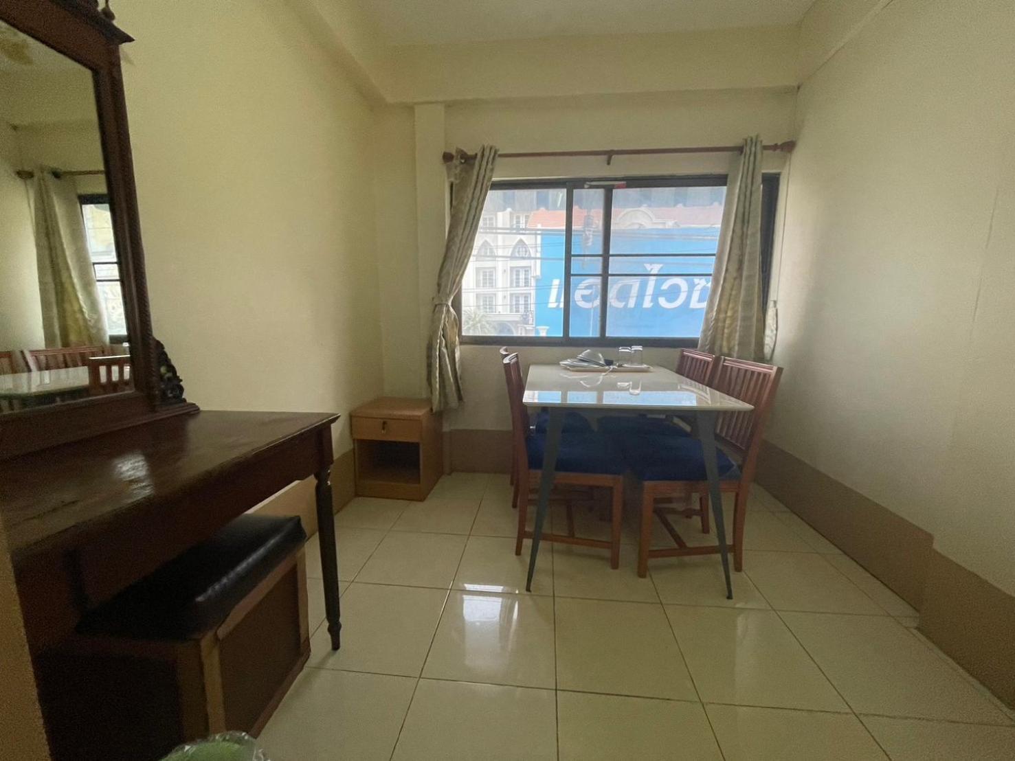 Oyo 75494 President Apartment Pattaya Ngoại thất bức ảnh