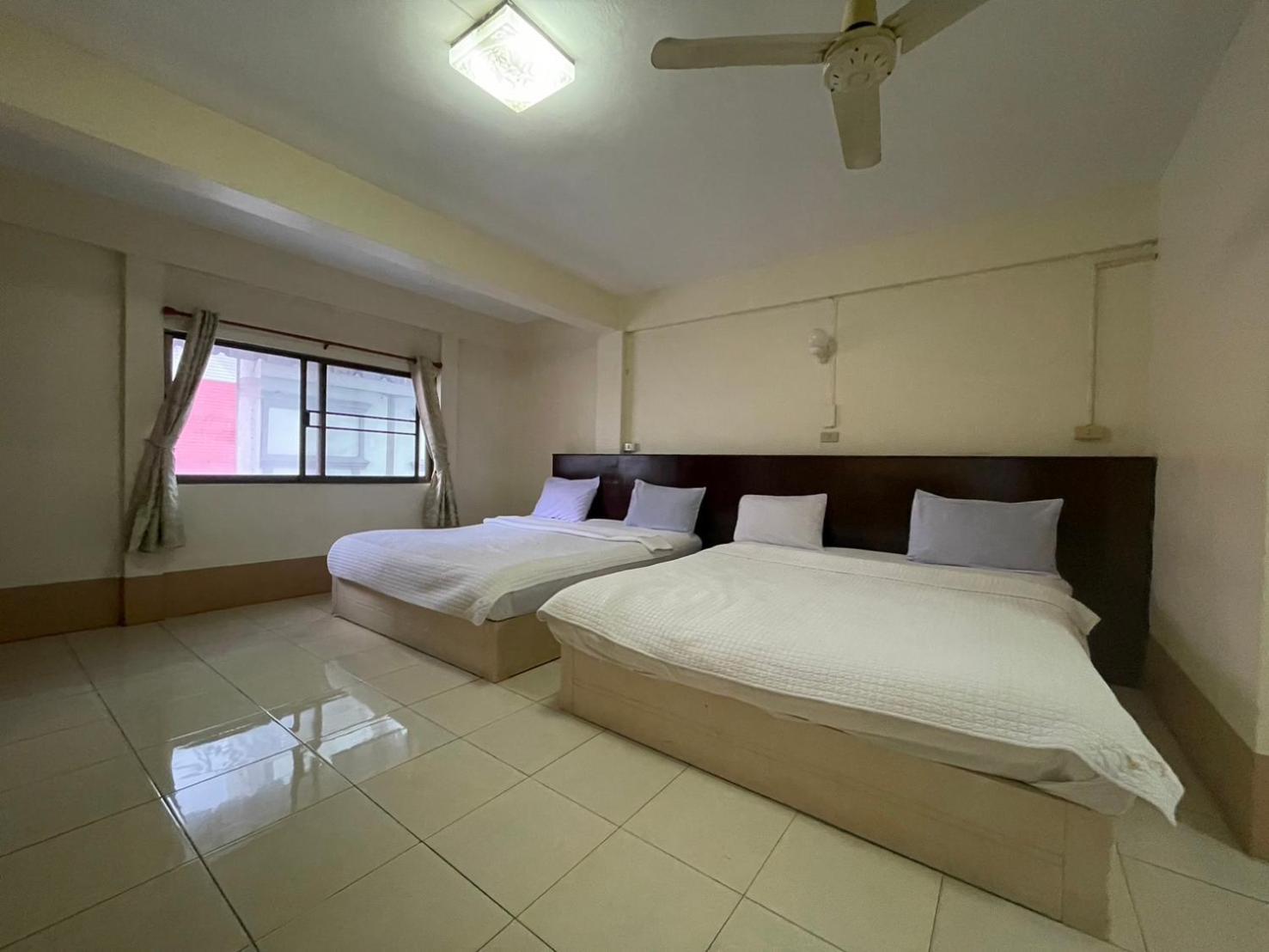 Oyo 75494 President Apartment Pattaya Ngoại thất bức ảnh