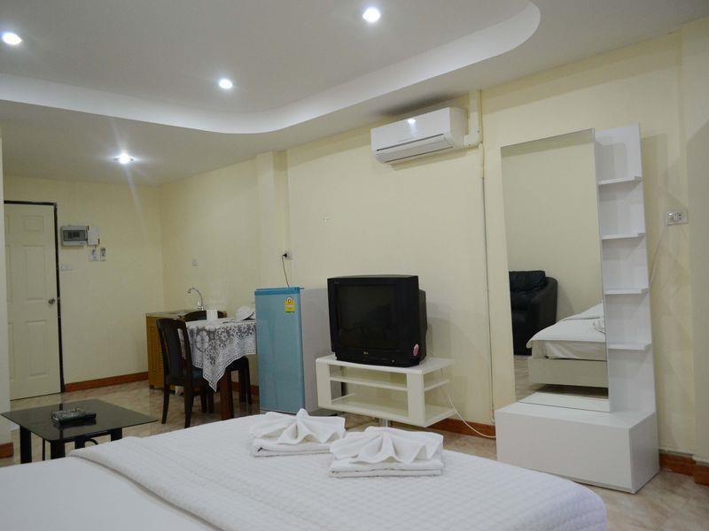 Oyo 75494 President Apartment Pattaya Ngoại thất bức ảnh
