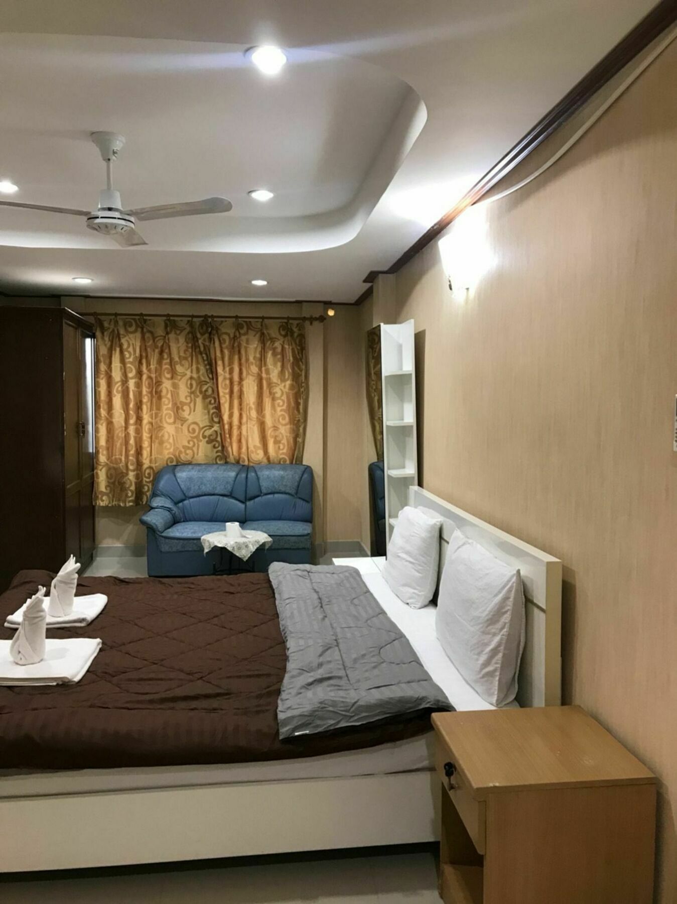 Oyo 75494 President Apartment Pattaya Ngoại thất bức ảnh