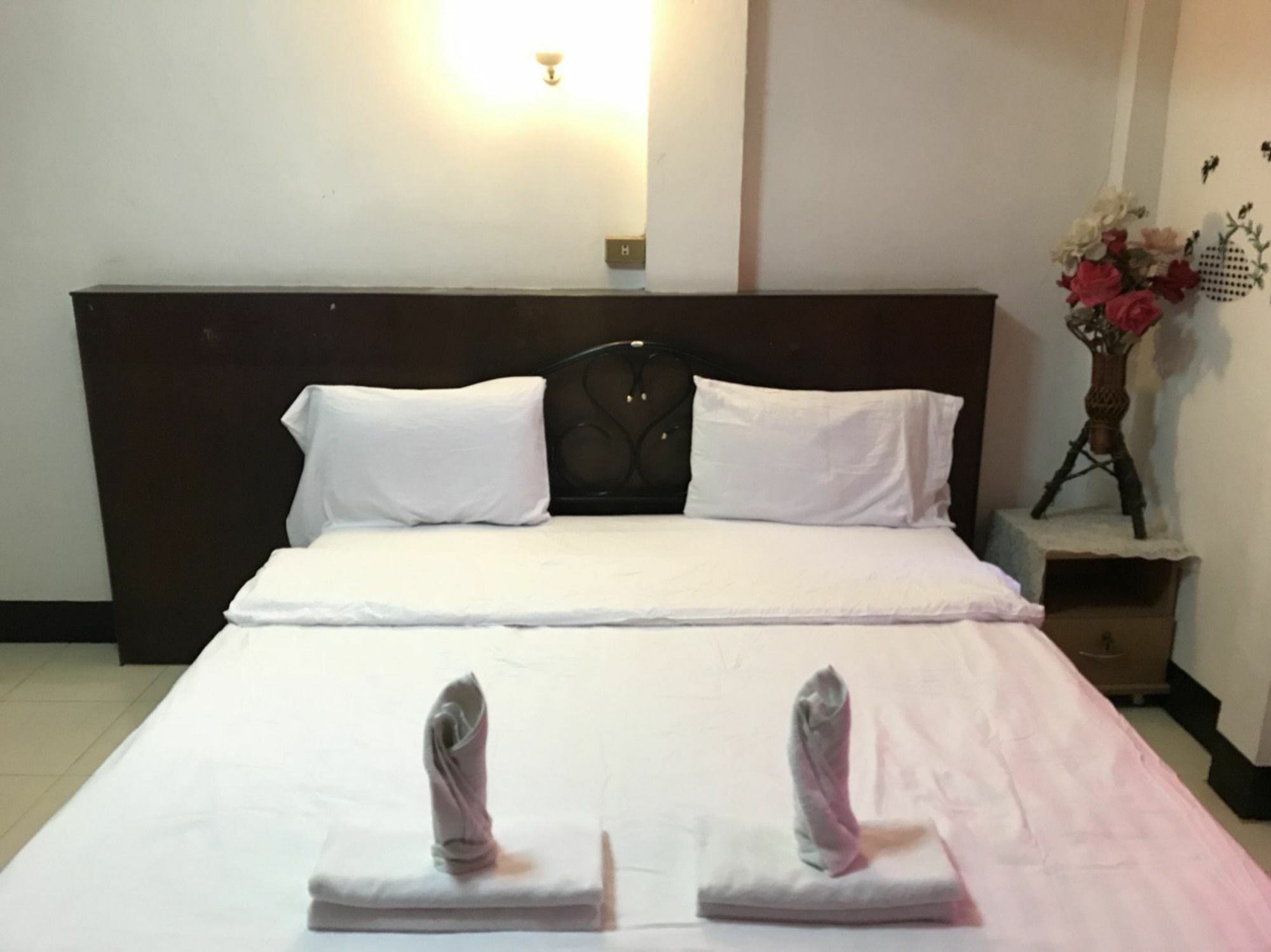 Oyo 75494 President Apartment Pattaya Ngoại thất bức ảnh