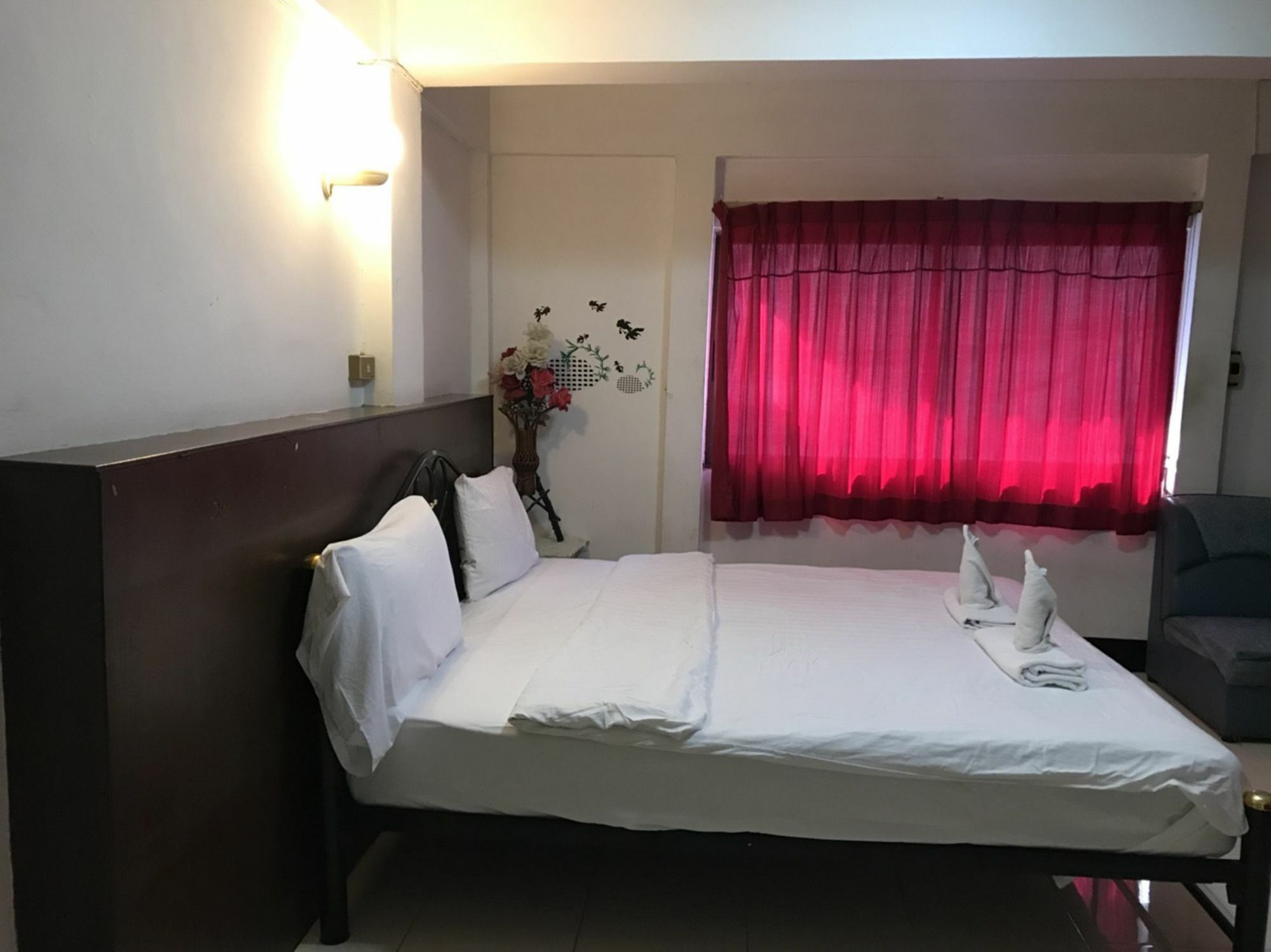 Oyo 75494 President Apartment Pattaya Ngoại thất bức ảnh