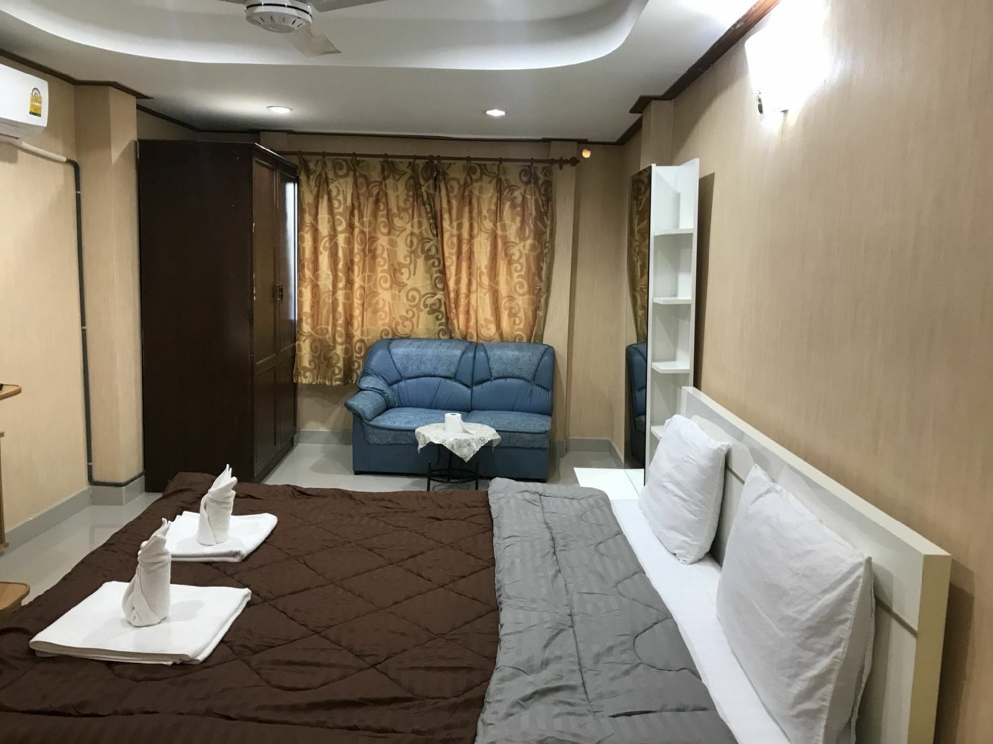 Oyo 75494 President Apartment Pattaya Ngoại thất bức ảnh